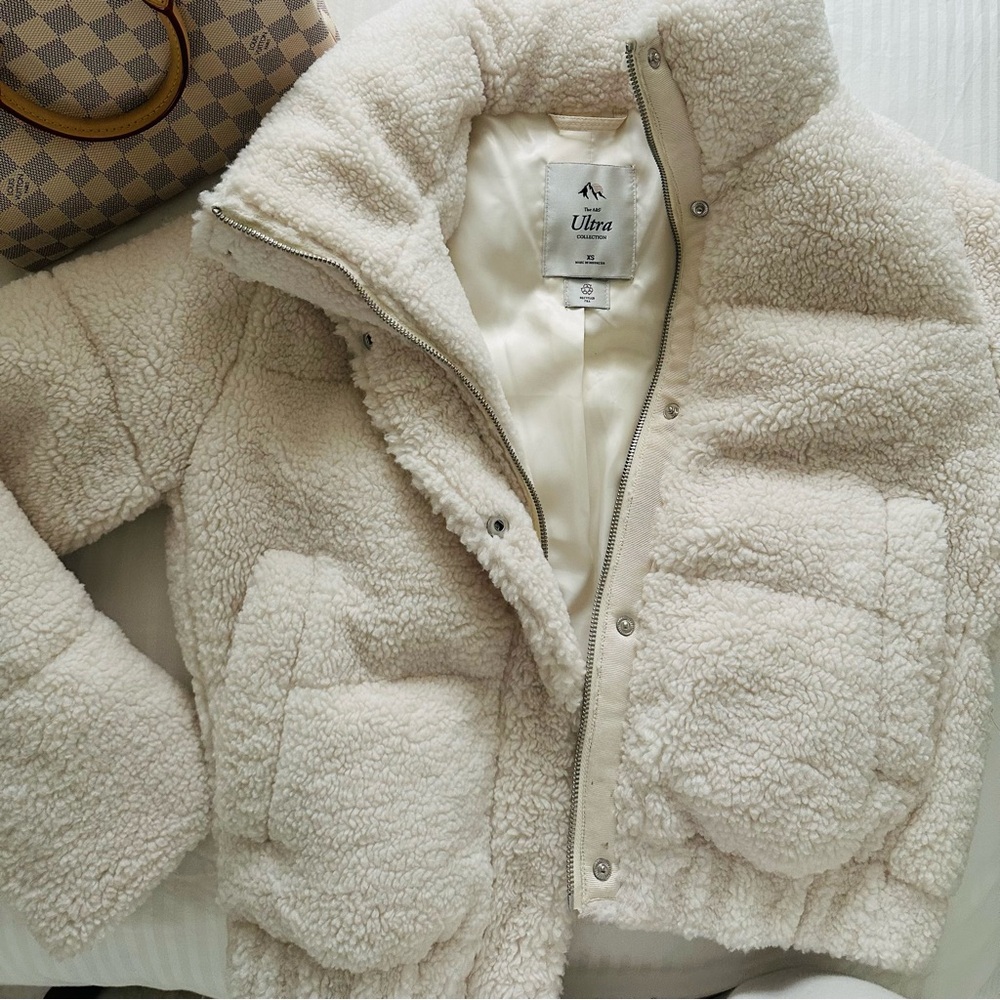 A&F Cream Sherpa Jacket - Picture 3 of 4